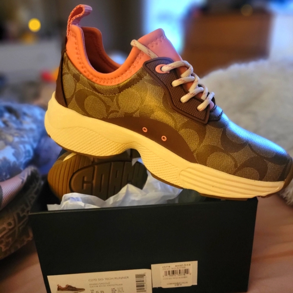 Sneakers coach